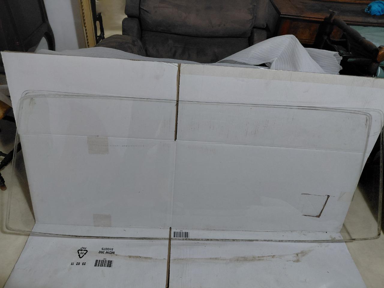 Pièces MERCEDES W 114 W 115 LesAnciennes.com