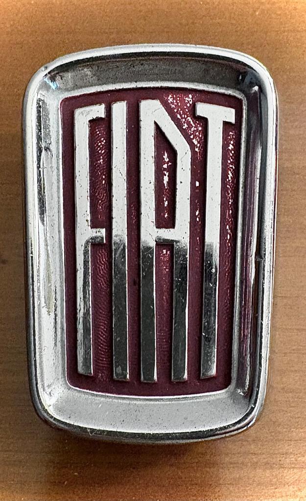 Emblème FIAT 500 110 F LesAnciennes.com