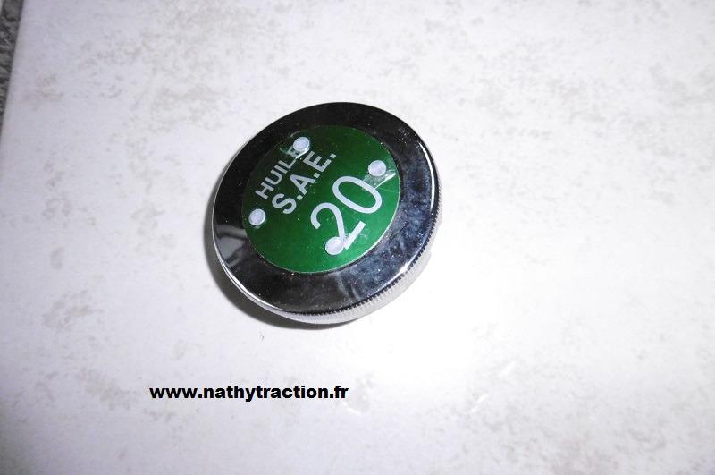 Un bouchon de remplissage huile 11D TRACTION LesAnciennes.com