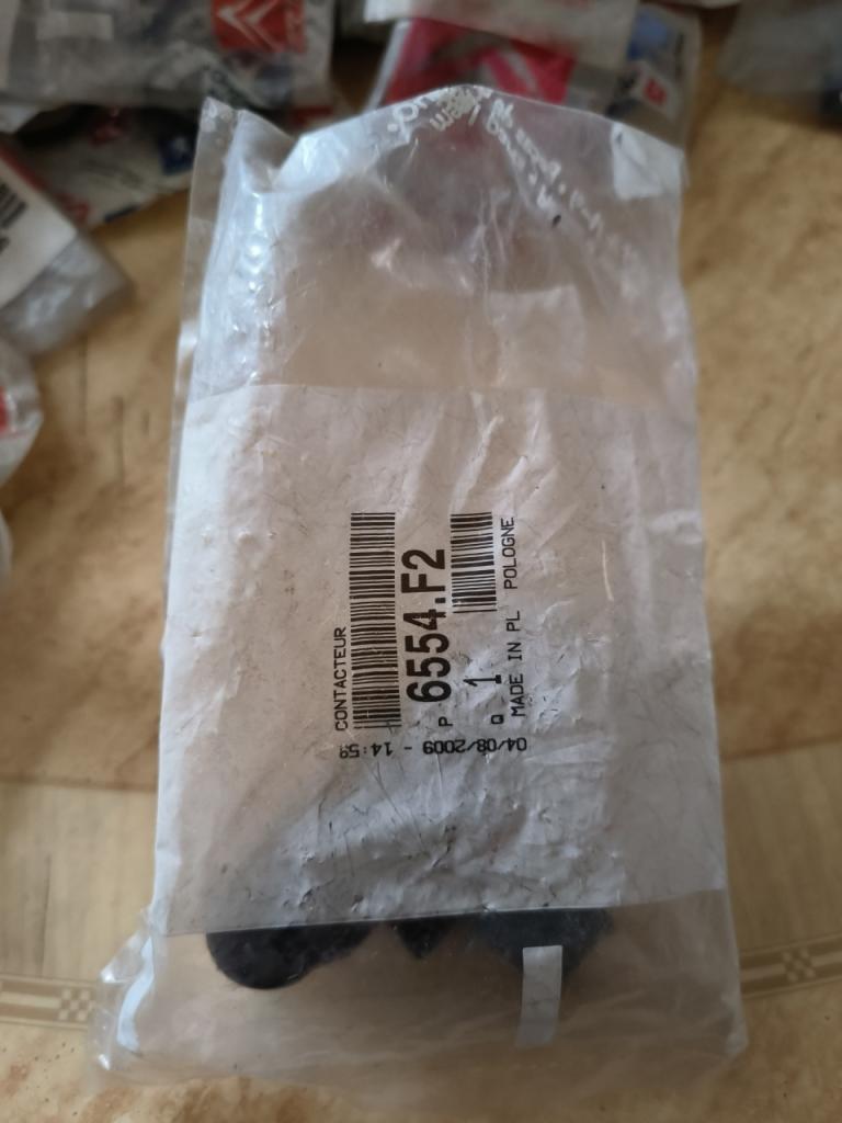 Contacteur d’ouverture/fermeture de porte réf. 655 LesAnciennes.com