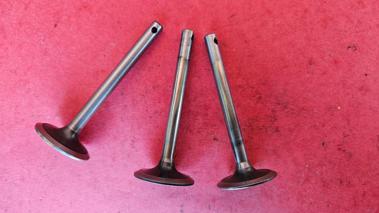 Soupapes MOTOBECANE D45 S LesAnciennes.com