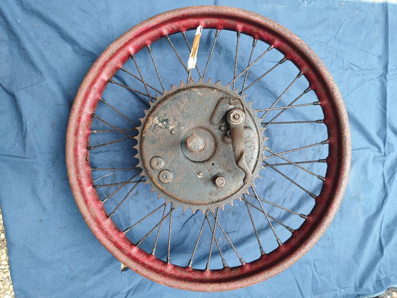 Roue Arrière complète Norton 500 16h 18 ES2 CS1 LesAnciennes.com