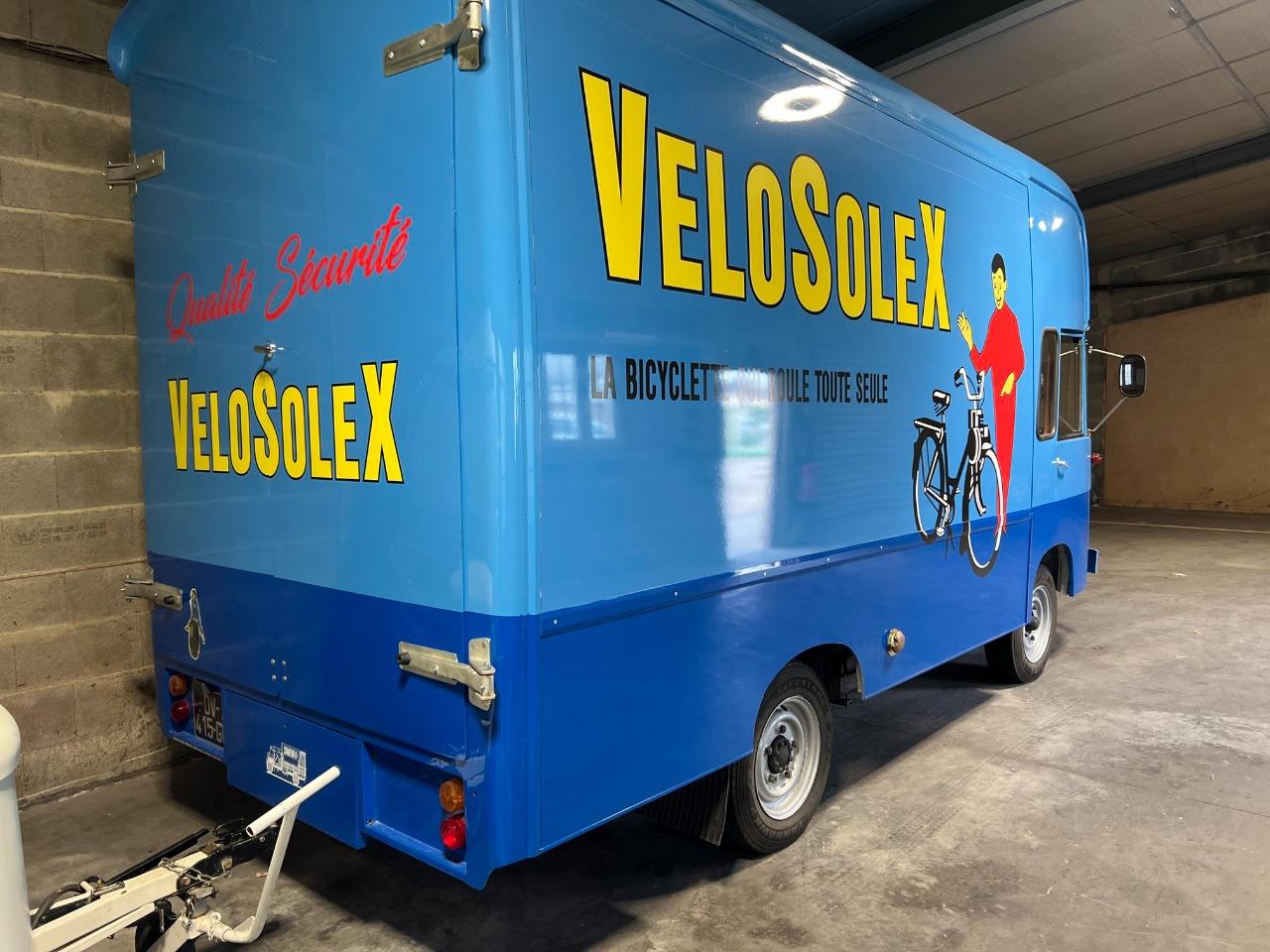 SAVIEM SG2 Fourgon CTTE - 1968 LesAnciennes.com