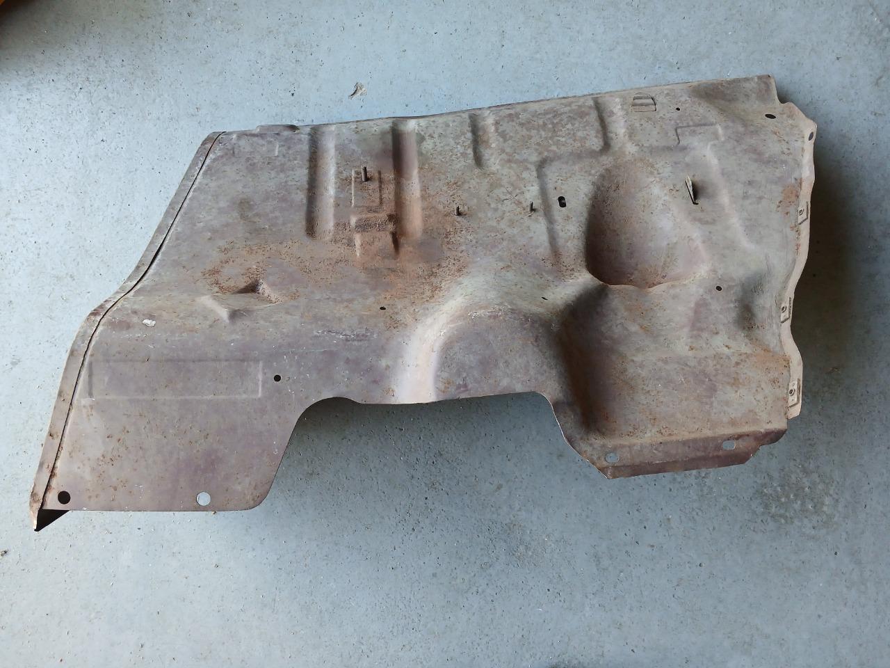 Joue d'aile avant droite RENAULT 6 (R6) LesAnciennes.com