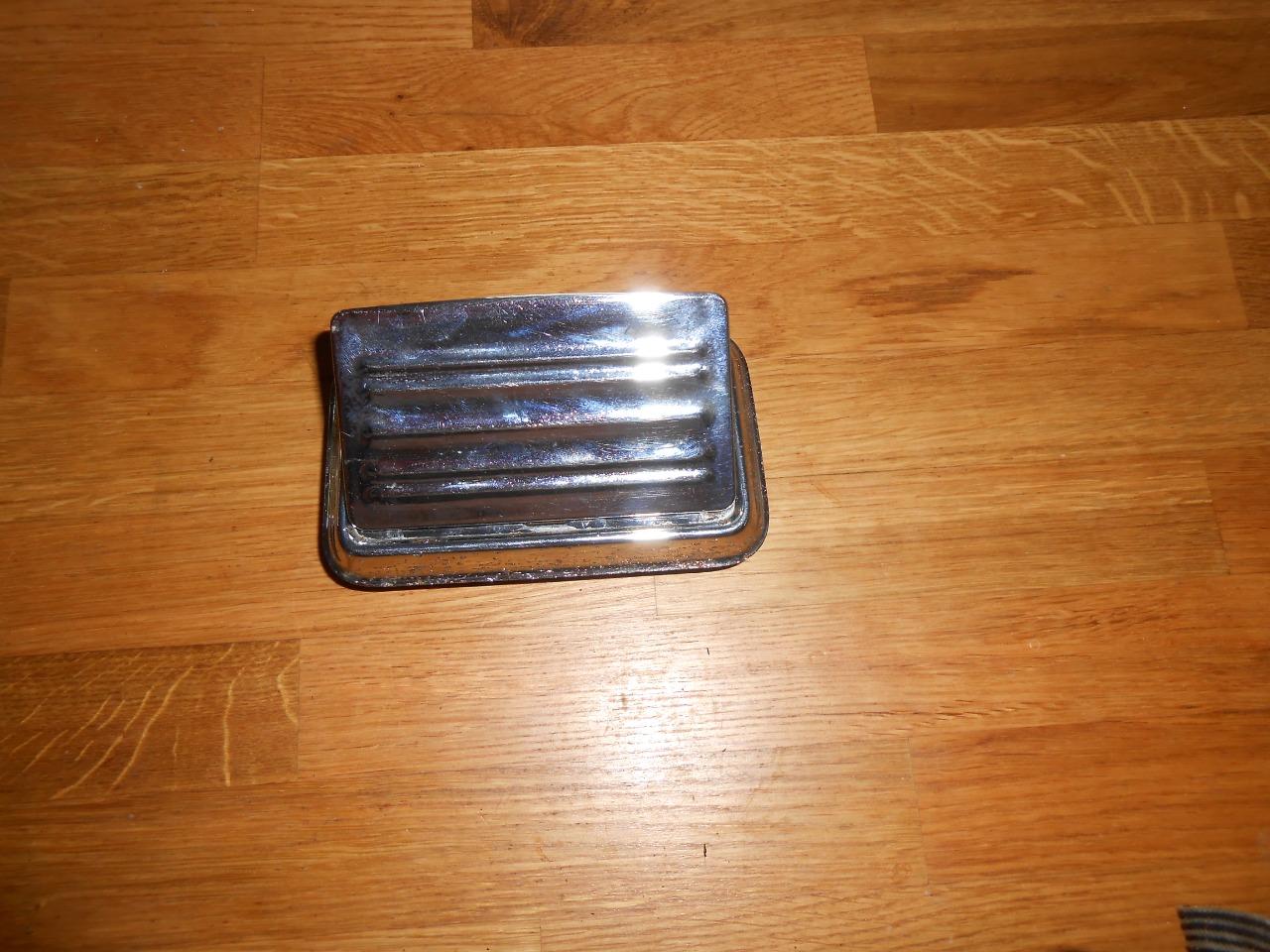 Cendrier RENAULT 8 (R8) LesAnciennes.com