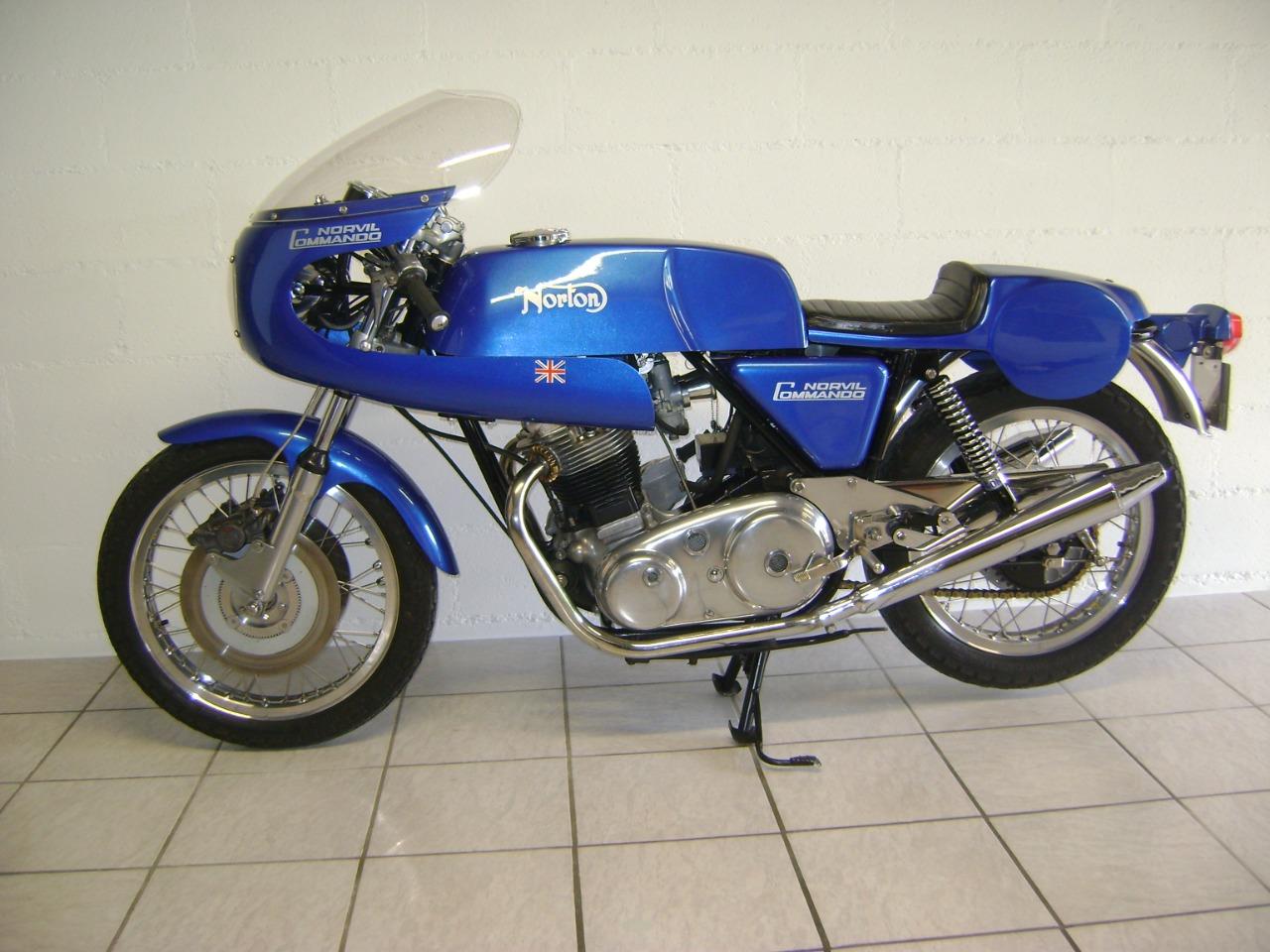 NORTON Commando 850 - 1974 LesAnciennes.com