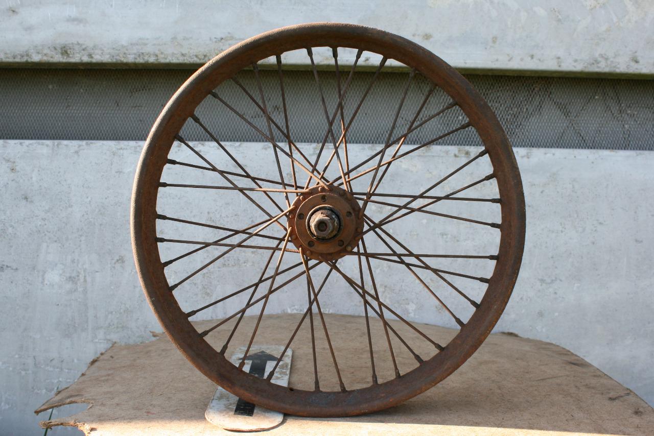 Roue motos ancienne Norton, Peugeot, terrot, monet LesAnciennes.com