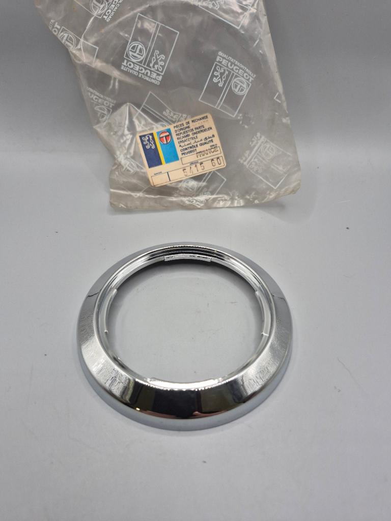 Cabochon Enjoliveur de roue PEUGEOT 505 LesAnciennes.com