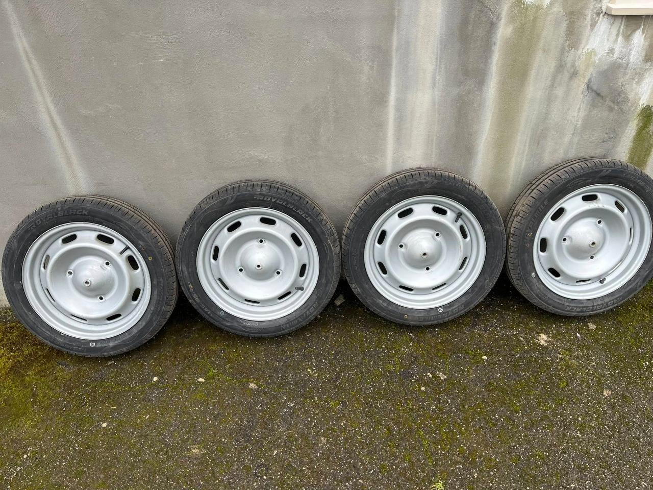 Roues RENAULT 8 (R8) LesAnciennes.com