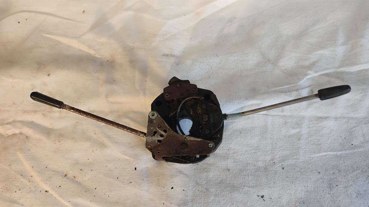 Commodo commutateur Alpine A110 R8 Gordini - 1 LesAnciennes.com