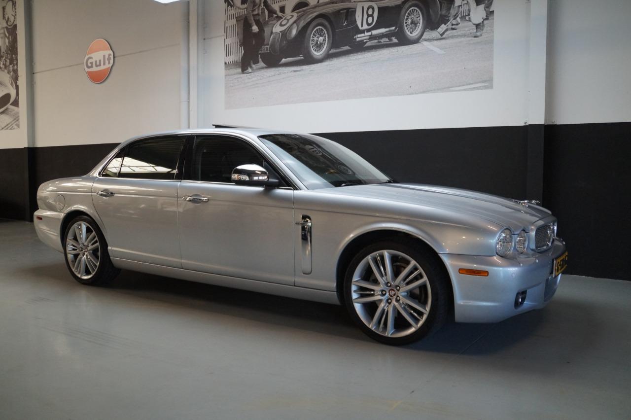 JAGUAR XJ8 Van Den Plas LWB LesAnciennes.com