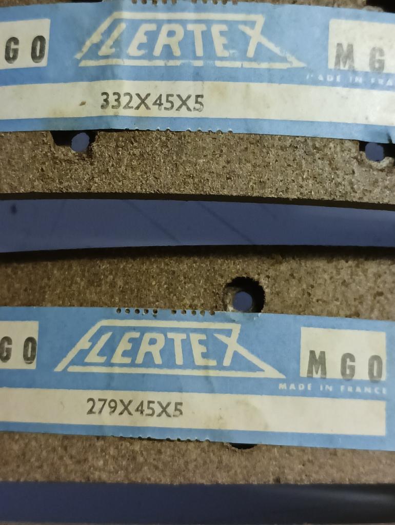 Garnitures PEUGEOT 203 LesAnciennes.com