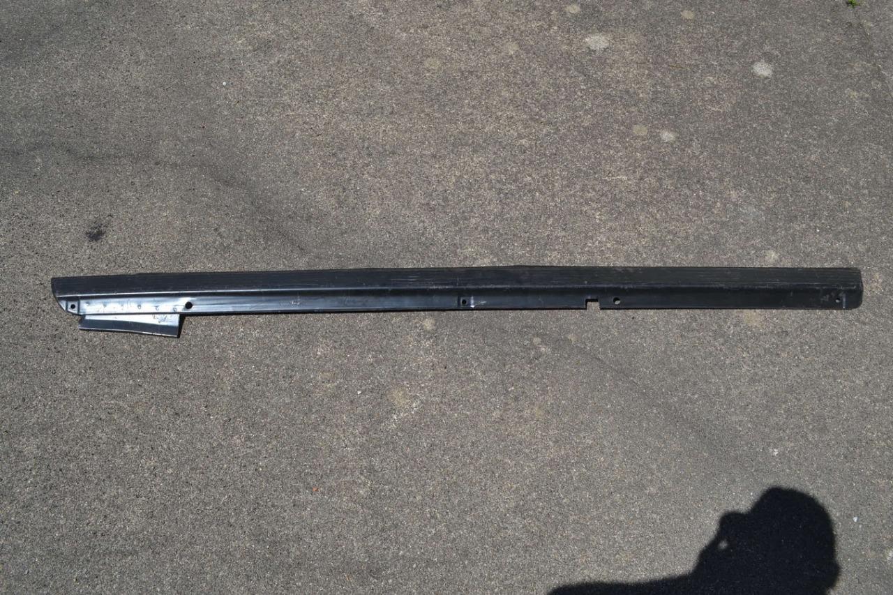 Bas de caisse G, strié, PEUGEOT 204, neuf LesAnciennes.com