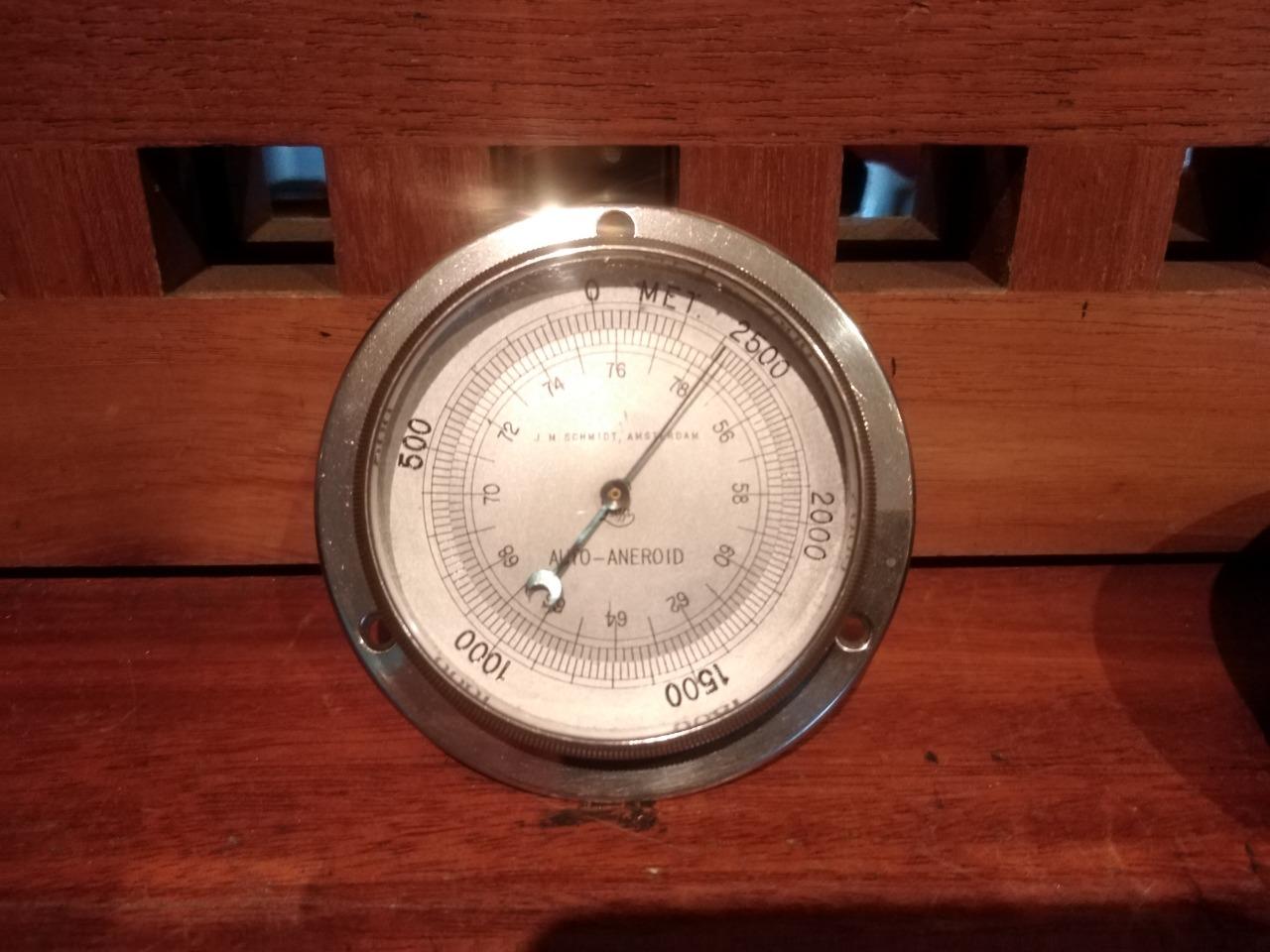 Pièces BAROMETRE AUTO Anéroïde LesAnciennes.com