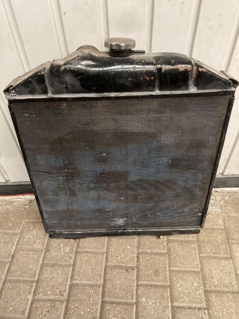 Radiateur RENAULT Renault Saviem SG 2. LesAnciennes.com