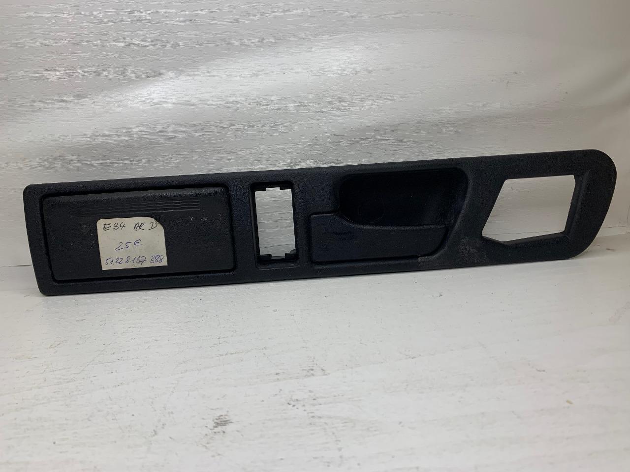 Poigne de porte AR D inferrieur BMW E 34 LesAnciennes.com