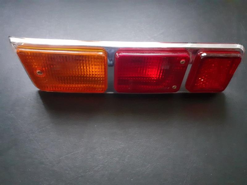 Feu arrière gauche RENAULT 10 (R10) LesAnciennes.com