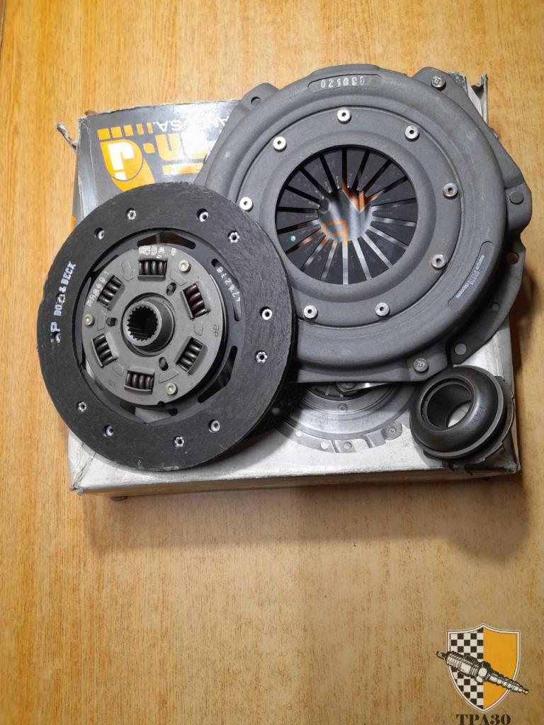 Kit embrayage Renault 15 TS R16 R17 R18 LesAnciennes.com