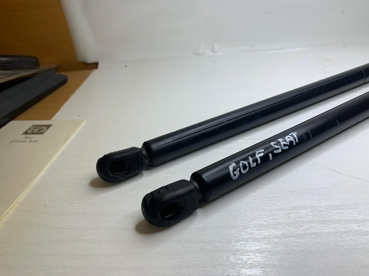 Vérin hayon VOLKSWAGEN GOLF 3 ,SEAT IBIZA, HAYON LesAnciennes.com