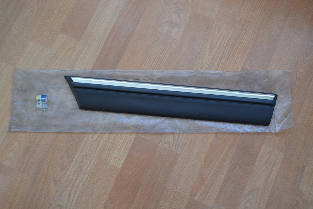 Baguette supérieure porte AV G PEUGEOT 305 LesAnciennes.com