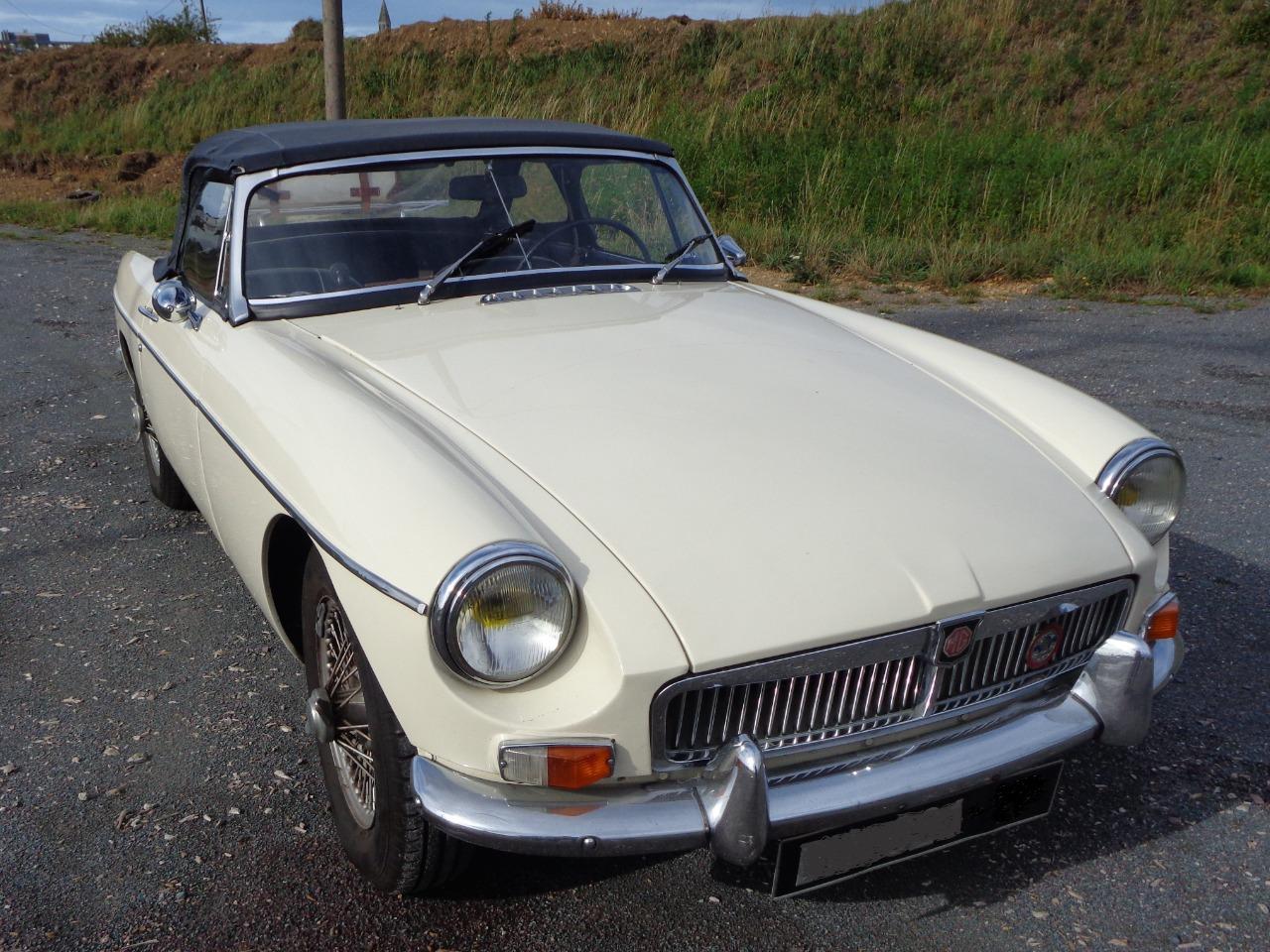 MG MGB 1,8 Over drive - 1966 LesAnciennes.com