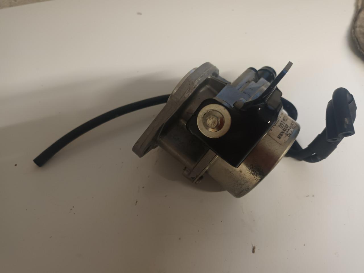 Pompe RENAULT Scenic 3 LesAnciennes.com