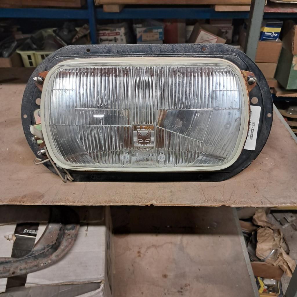 Phare + platine RENAULT 12 (R12) marchal neif LesAnciennes.com