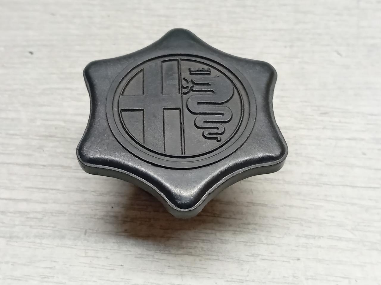 BOUCHON DE REMPLISSAGE HUILE ALFA 75 TD LesAnciennes.com