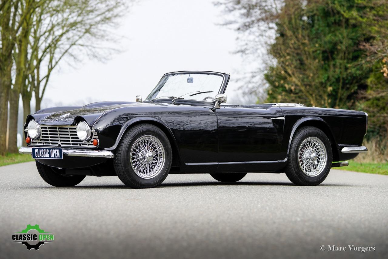 TRIUMPH TR4 Overdrive - 1965 LesAnciennes.com