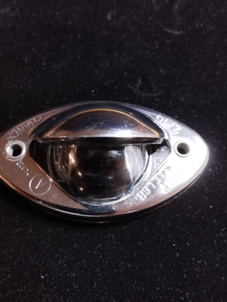 Eclairage de plaque A110-A310. LesAnciennes.com
