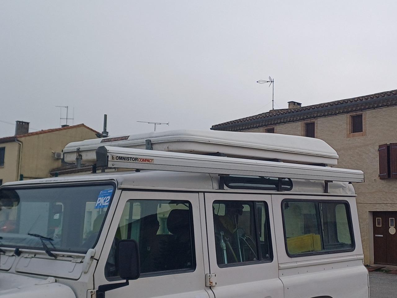 Ensemble tente de toit et auvent Maggiolina LesAnciennes.com