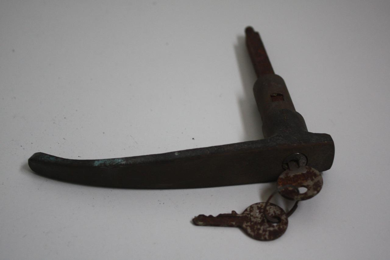 Poignée de porte avec verrouillage clef Renault LesAnciennes.com