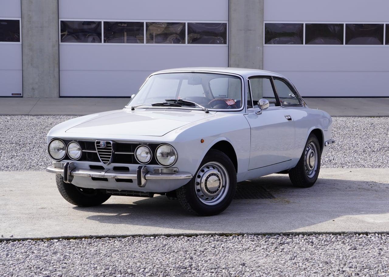 1970 Alfa Romeo 1750 GT Bertone Coupé LesAnciennes.com