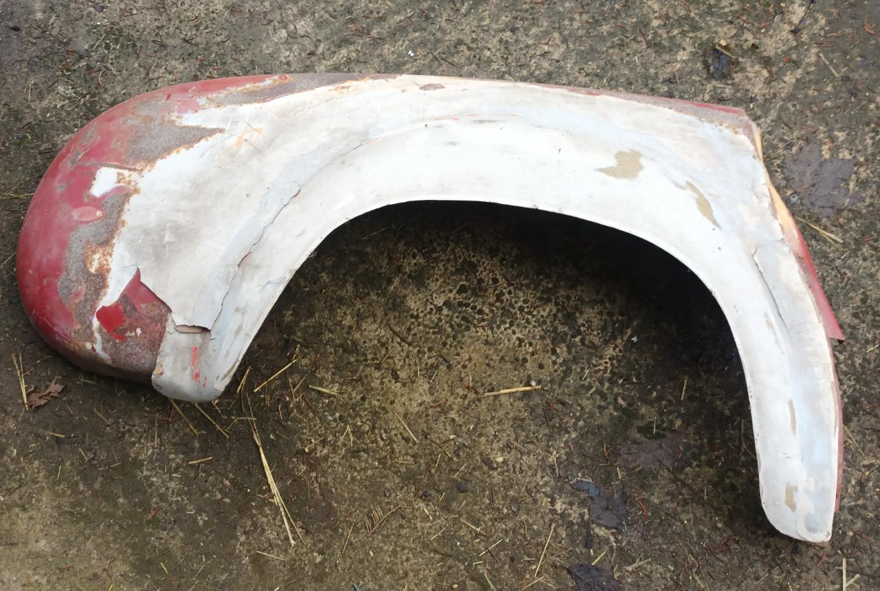 Pièces RENAULT Dauphine ailes arrière LesAnciennes.com