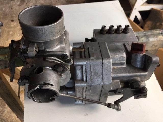 Pompe à injection PEUGEOT 404 essence injection LesAnciennes.com