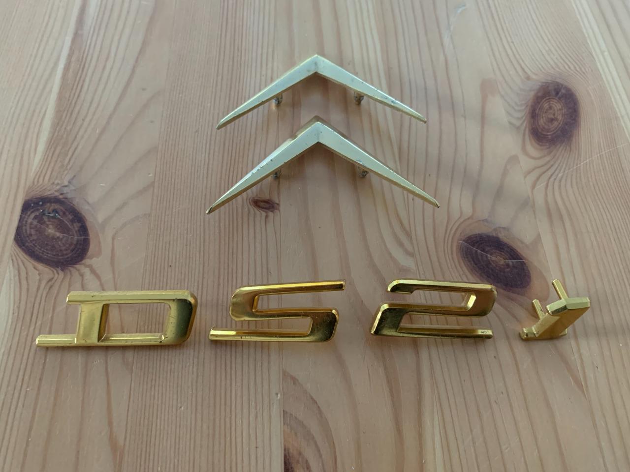 Logo signalétique coffre pour CITROEN DS 21 LesAnciennes.com