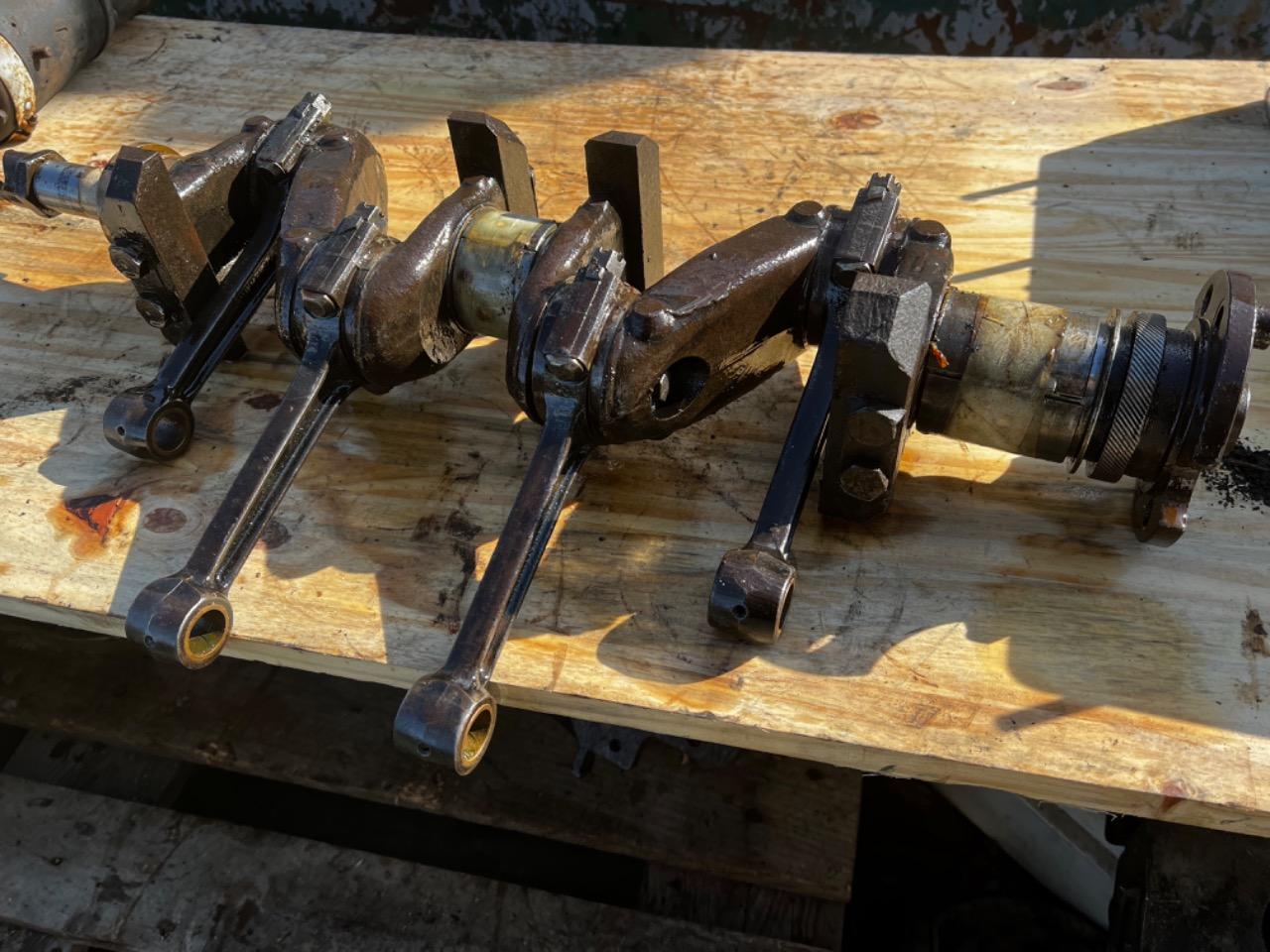 Pièces PEUGEOT 402 Villebrequin complet LesAnciennes.com