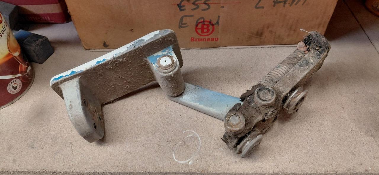 Charnière CITROEN C35 PORTE LATERALE LesAnciennes.com