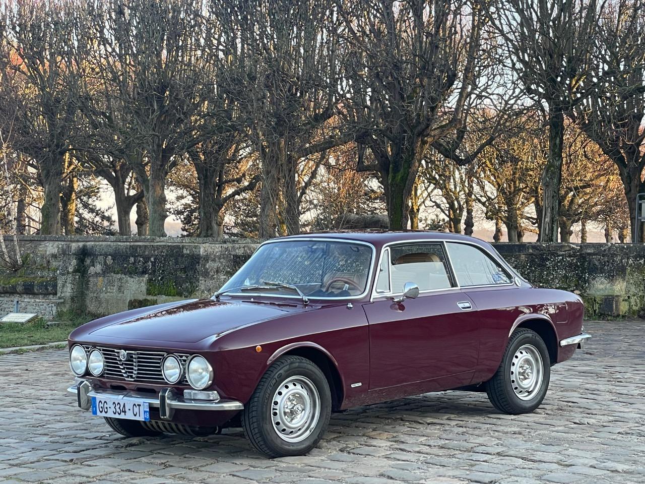 ALFA ROMEO GTV Bertone 2000 - 1972 LesAnciennes.com