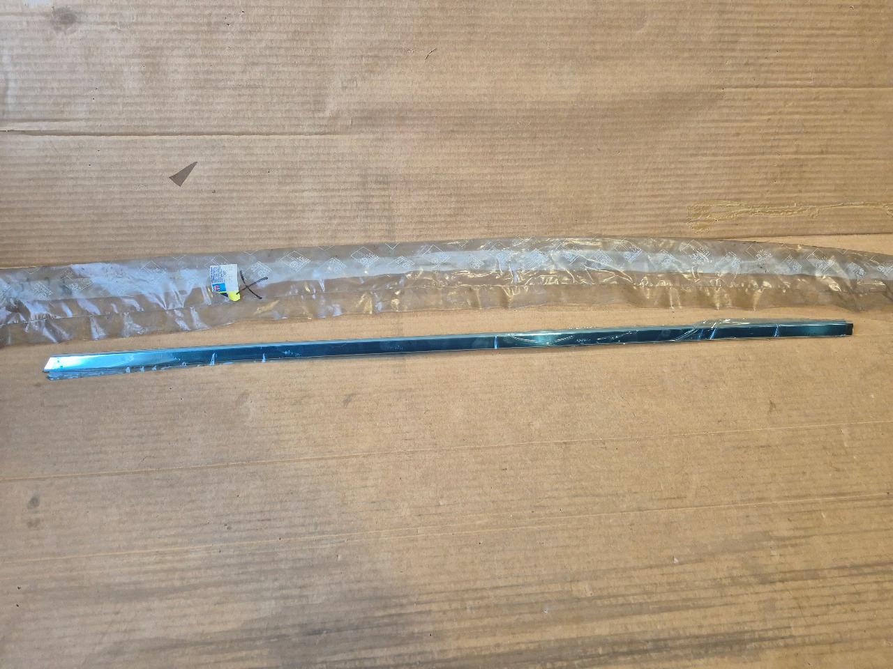 Enjoliveur Pare-Choc AR PEUGEOT 309 LesAnciennes.com