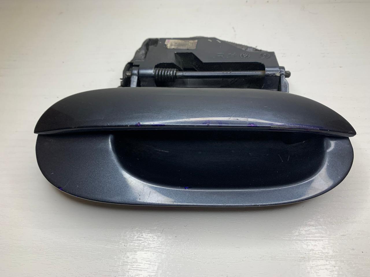 Poigne extérieur de porte arriéré droite BMW E39 LesAnciennes.com