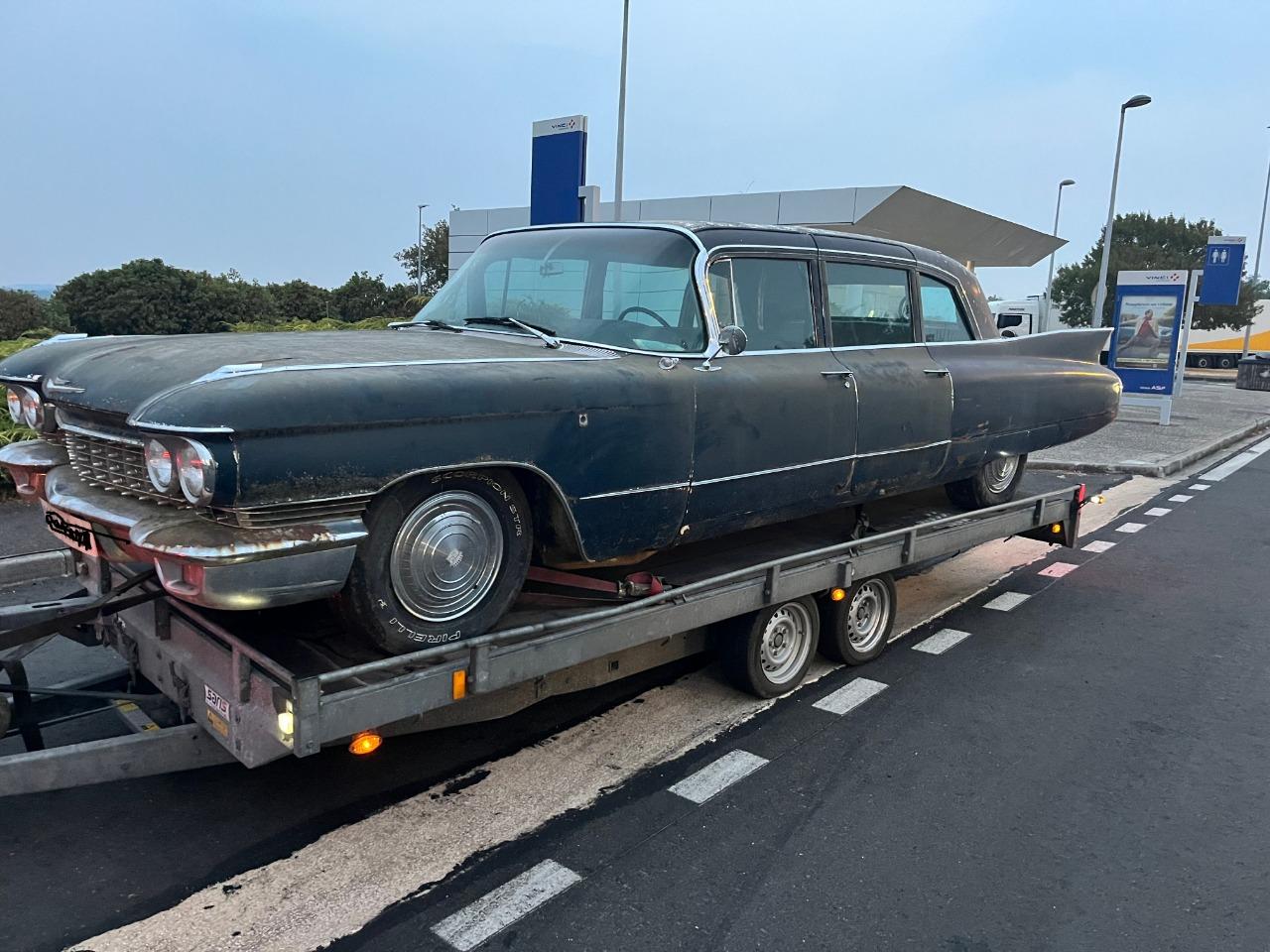 CADILLAC Fleetwood limousine - 1960 LesAnciennes.com