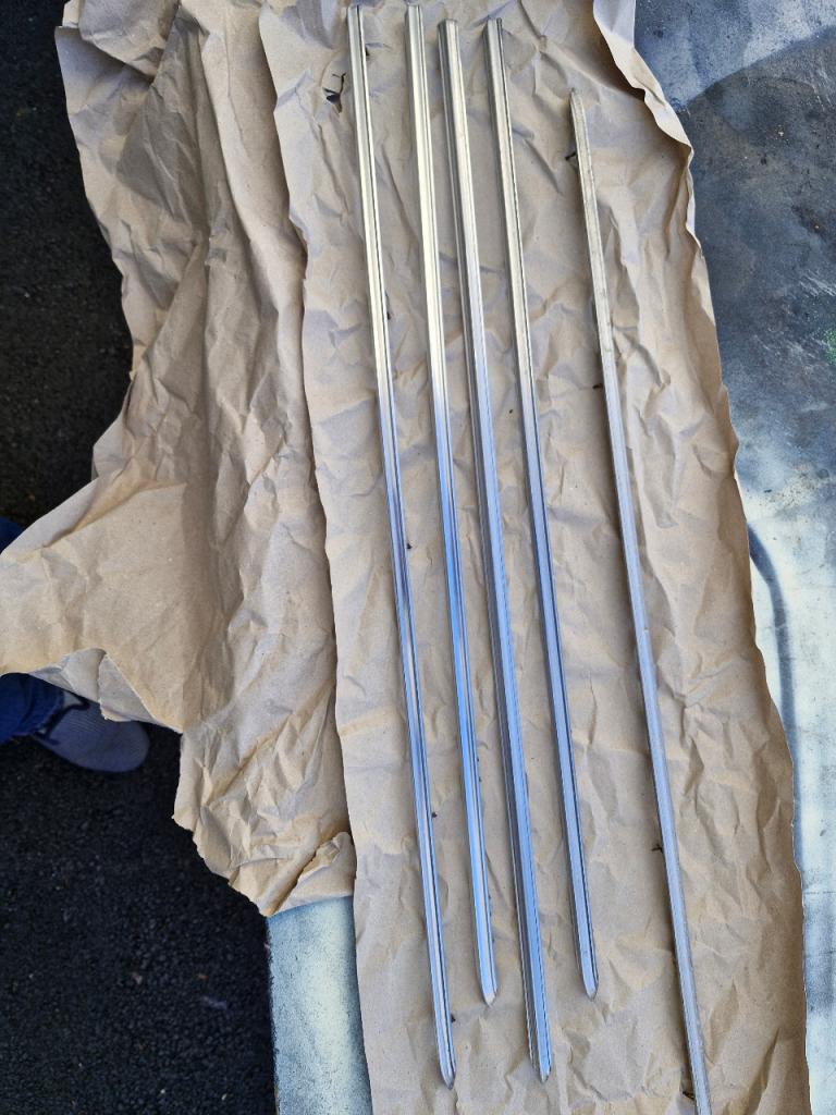 Baguettes RENAULT 4CV LesAnciennes.com