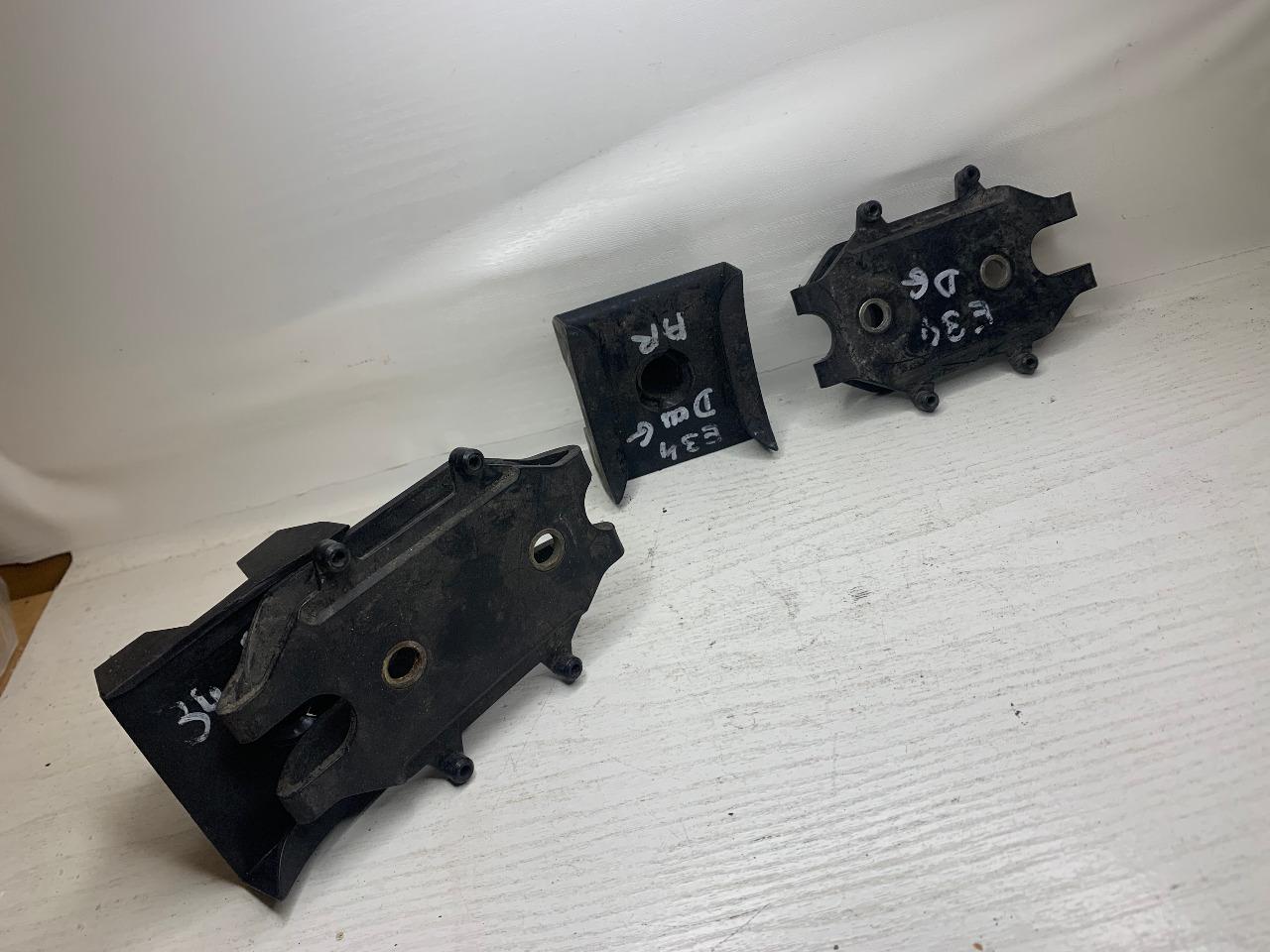 Attache pare choc arriéré BMW E34 LesAnciennes.com