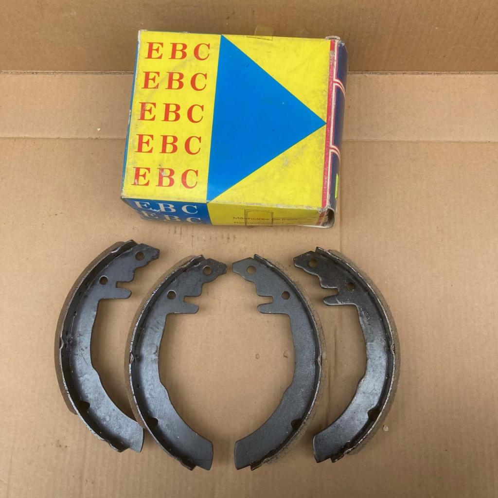 Machoires de frein neuves RENAULT 16 (R16) LesAnciennes.com