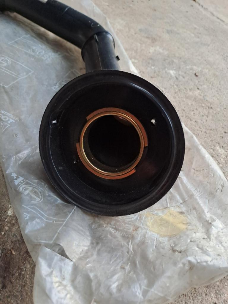 Goulotte PEUGEOT 104 104 LesAnciennes.com