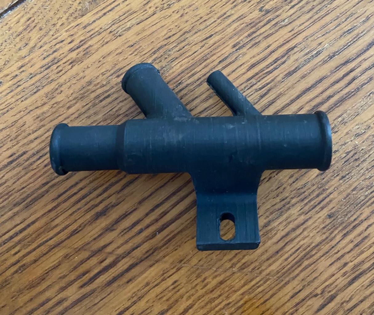 Raccord 4 voies chauffage PEUGEOT 304 LesAnciennes.com
