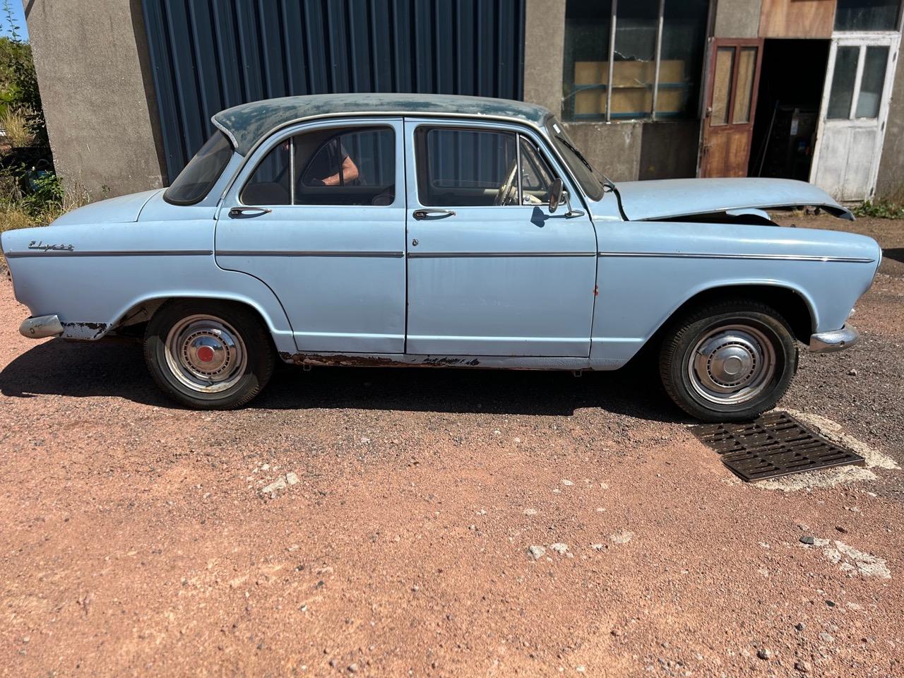 SIMCA Aronde Elysée - 1961 LesAnciennes.com
