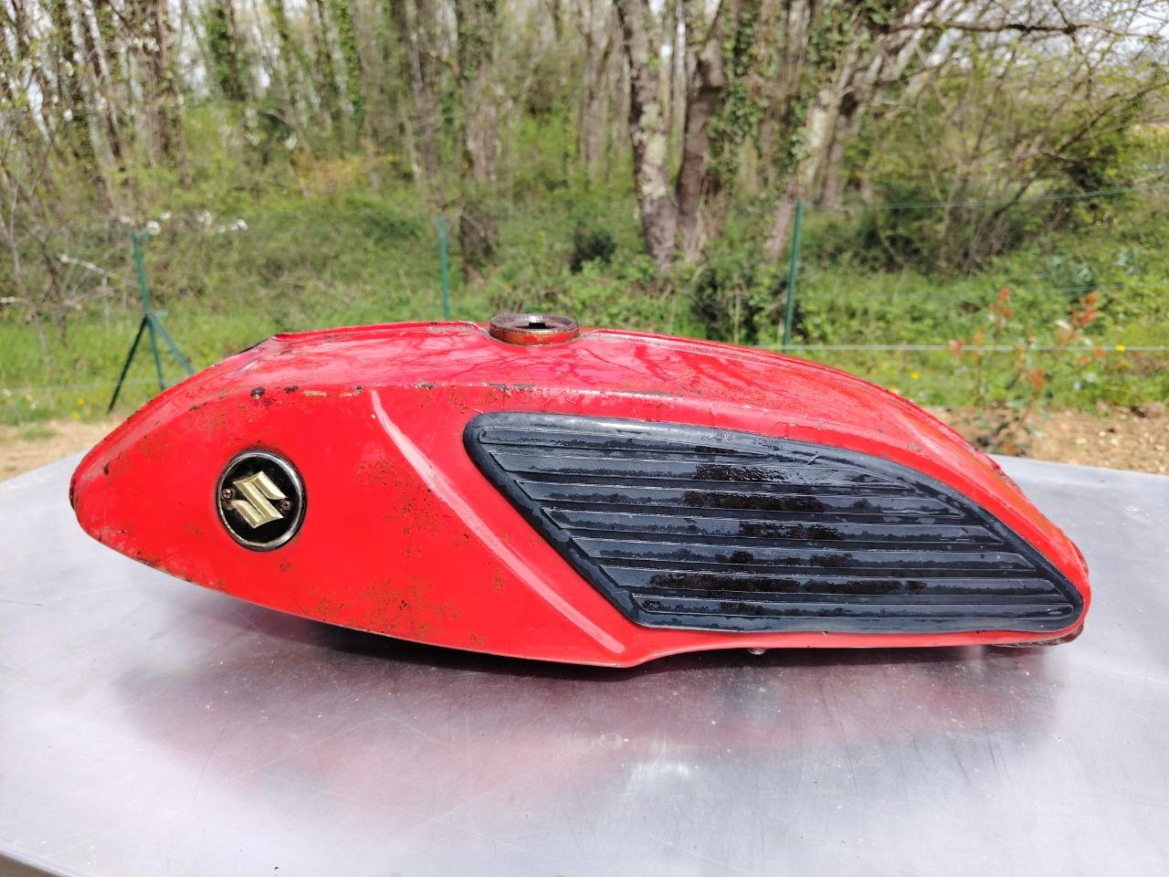 Réservoir SUZUKI T 125 Flying Léopard LesAnciennes.com