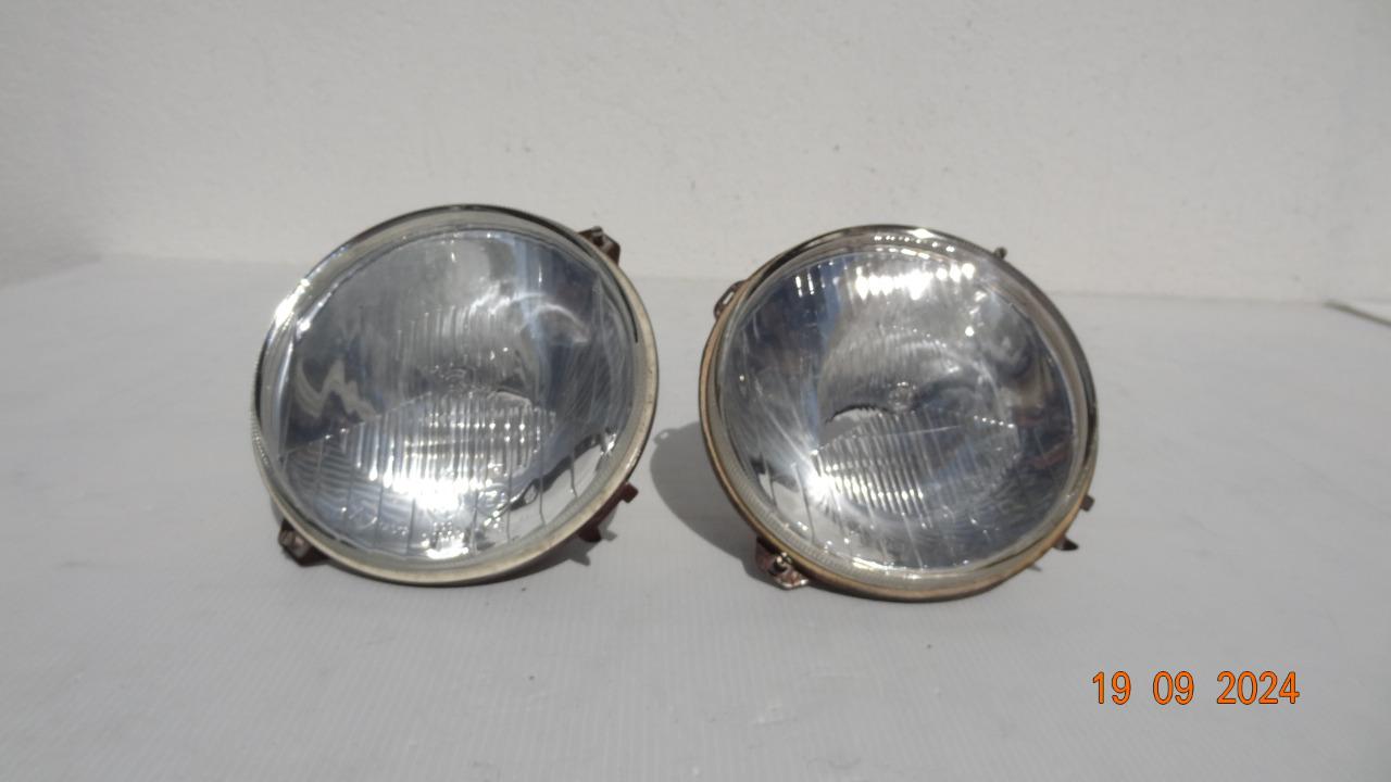 Phares RENAULT 4L LesAnciennes.com